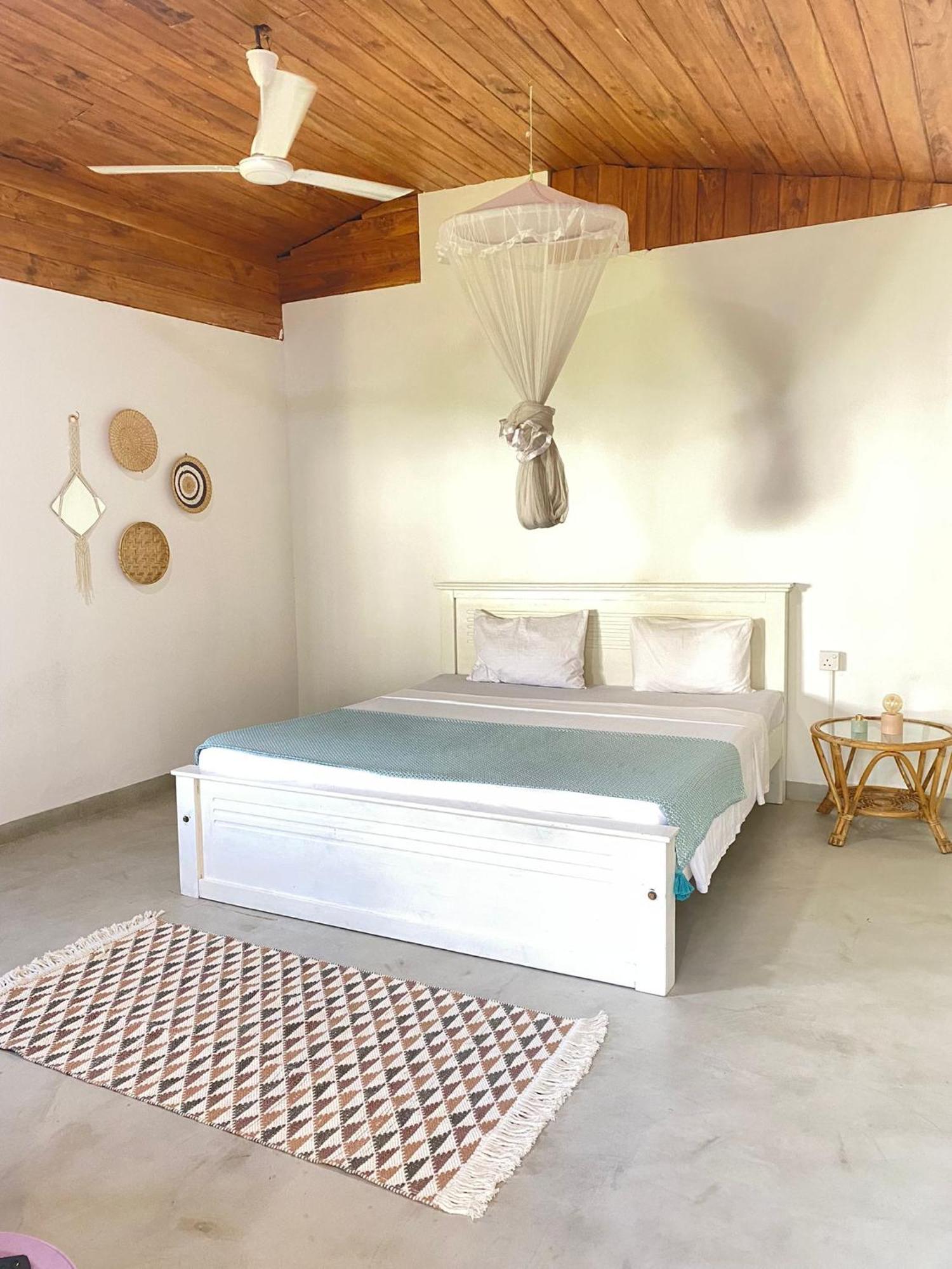 Together Beach House Midigama East Exterior photo