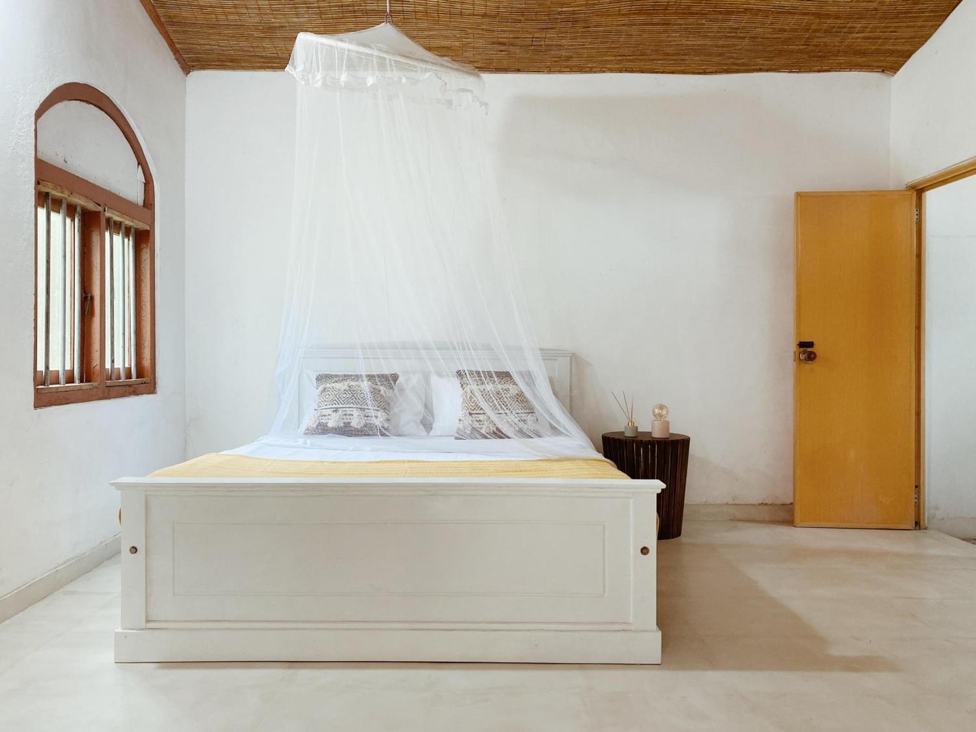Together Beach House Midigama East Exterior photo