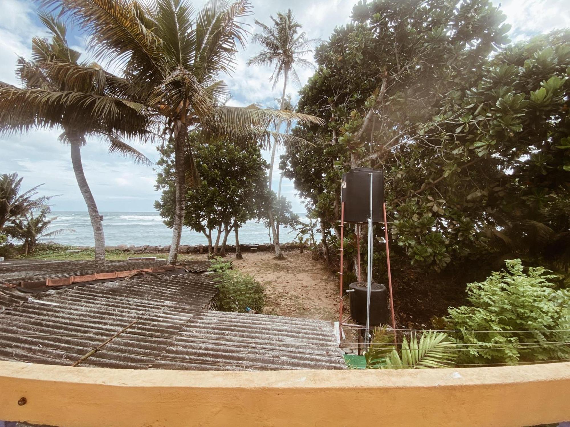 Together Beach House Midigama East Exterior photo