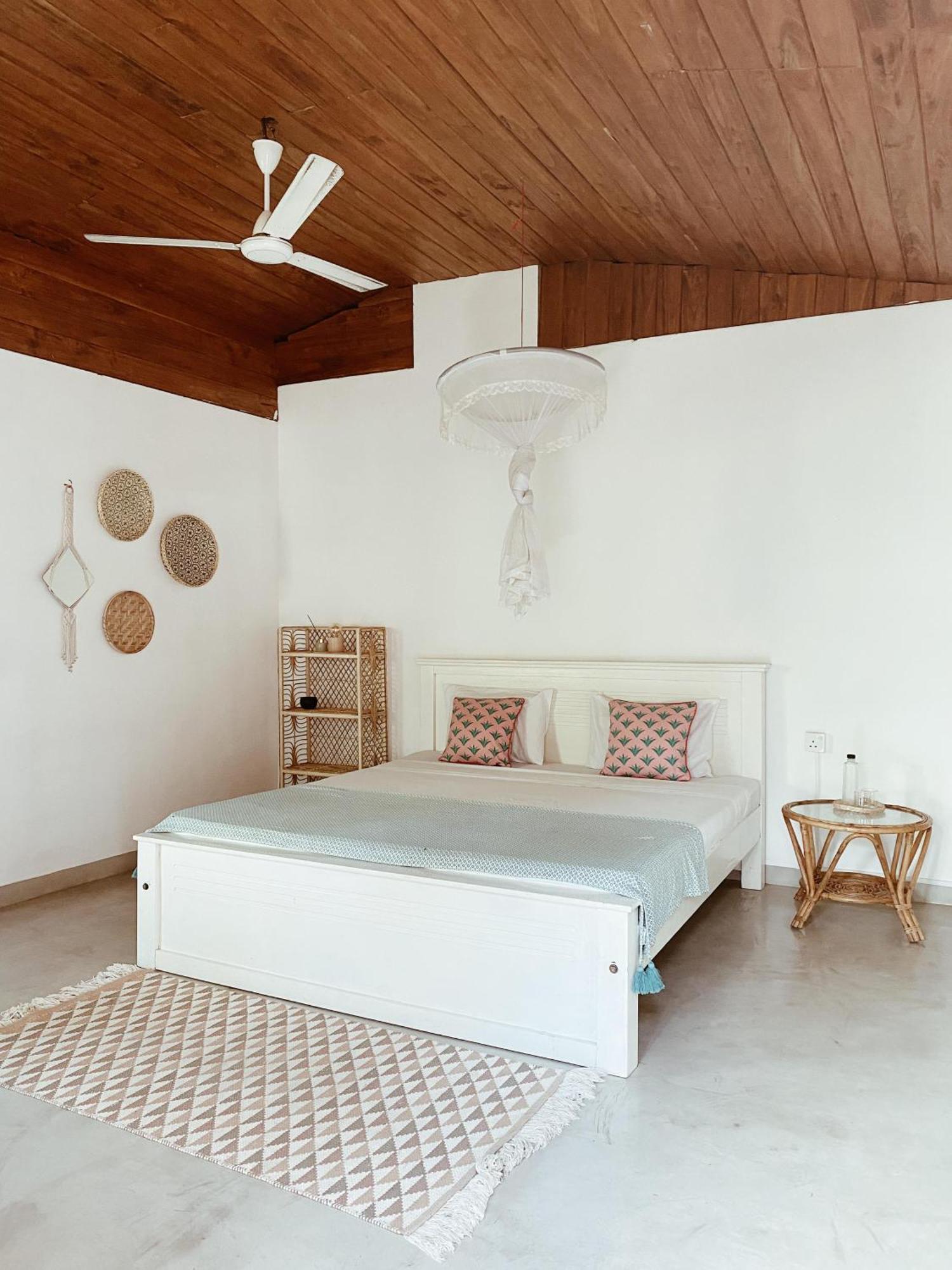 Together Beach House Midigama East Exterior photo